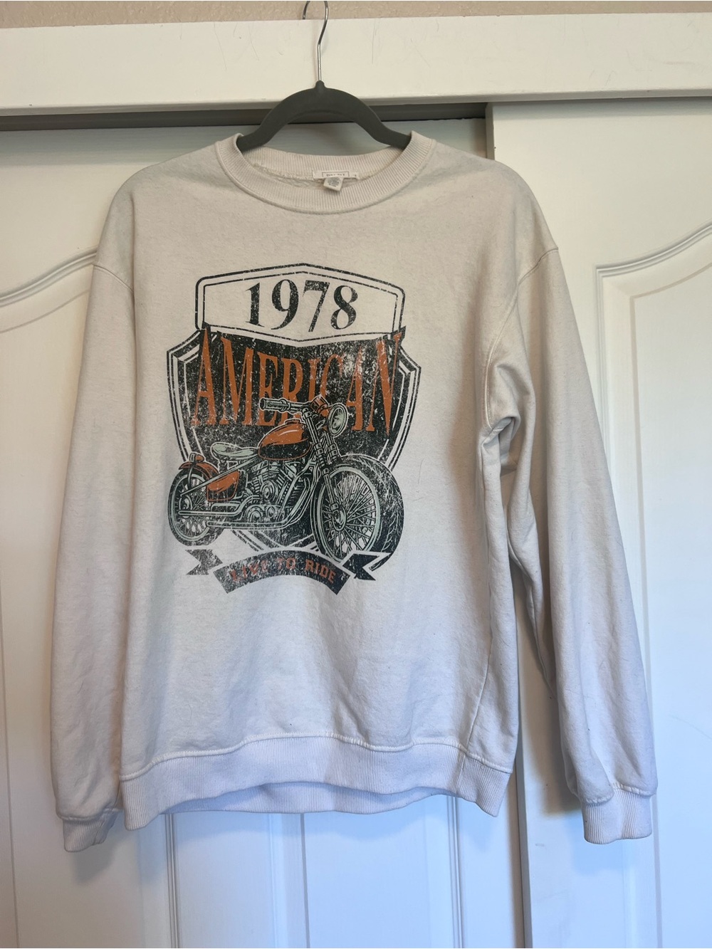 Full Tilt Cream Crewneck Sweatshirt w/ 1978 American Motorcycle - Men’s Small